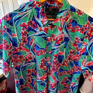 Men’s Vineyard Vines short sleeve shirt. Size large